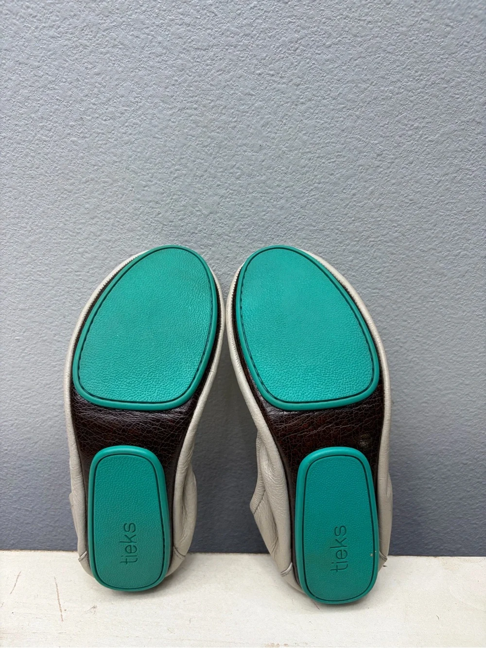 Tieks Feather Grey Leather Flats Size 6